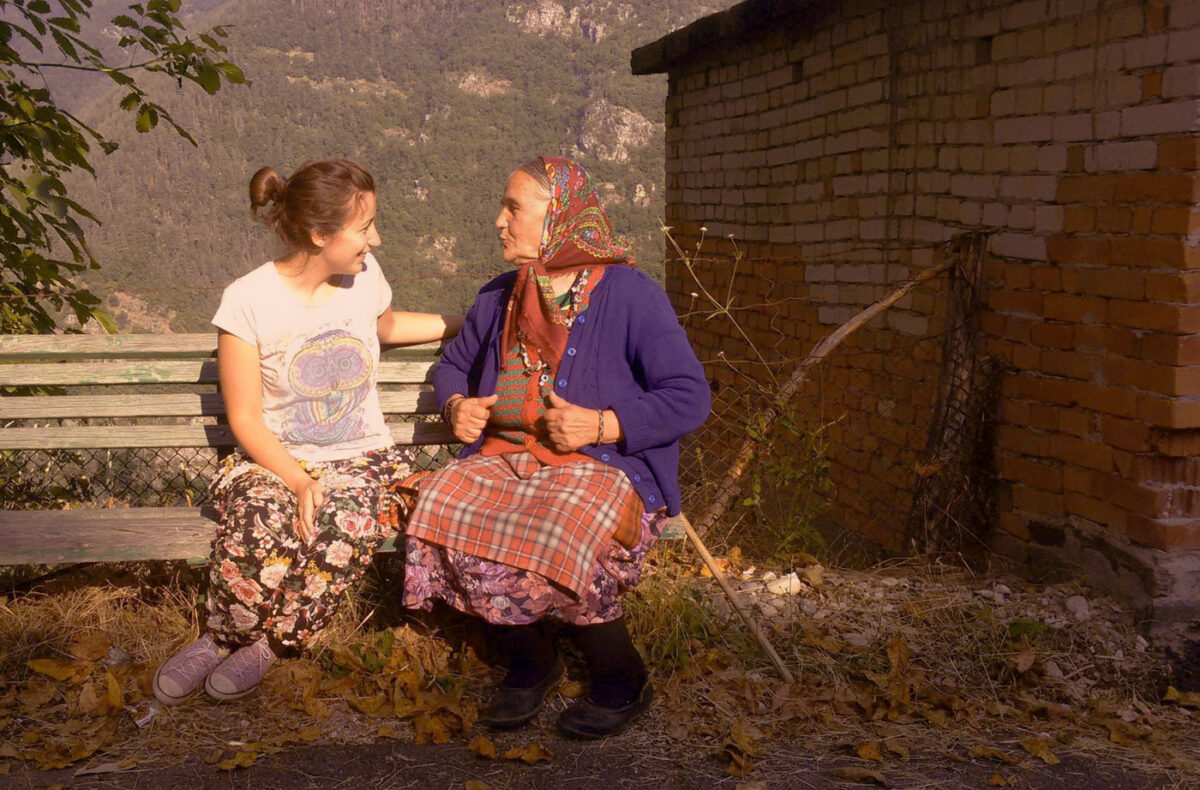 10.Grandmother-and-young-girl-talking-together—part-of-the-program-BABA-residency-for-youth,–Bulgaria,Copyright—Miroslav-Stoyanov